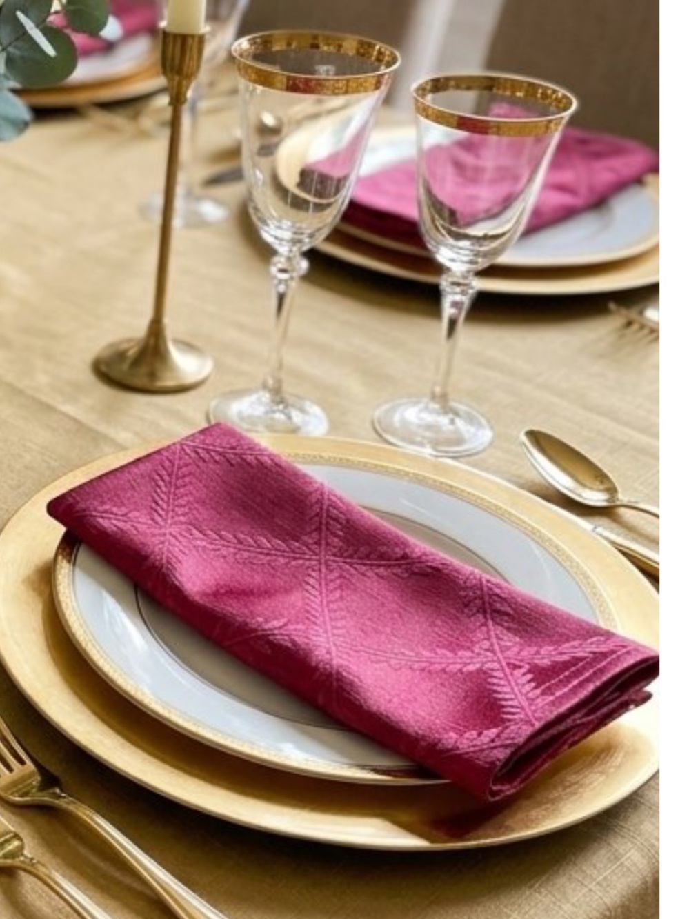 Christmas Laurel Leaf Red Dinner Napkins set of 4